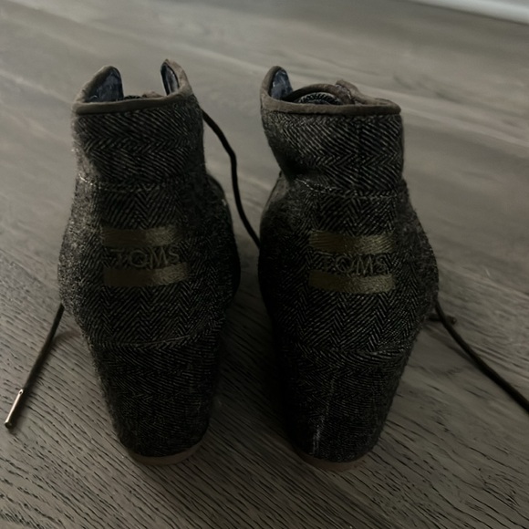 Women’s Toms bootie wedges - Picture 2 of 3